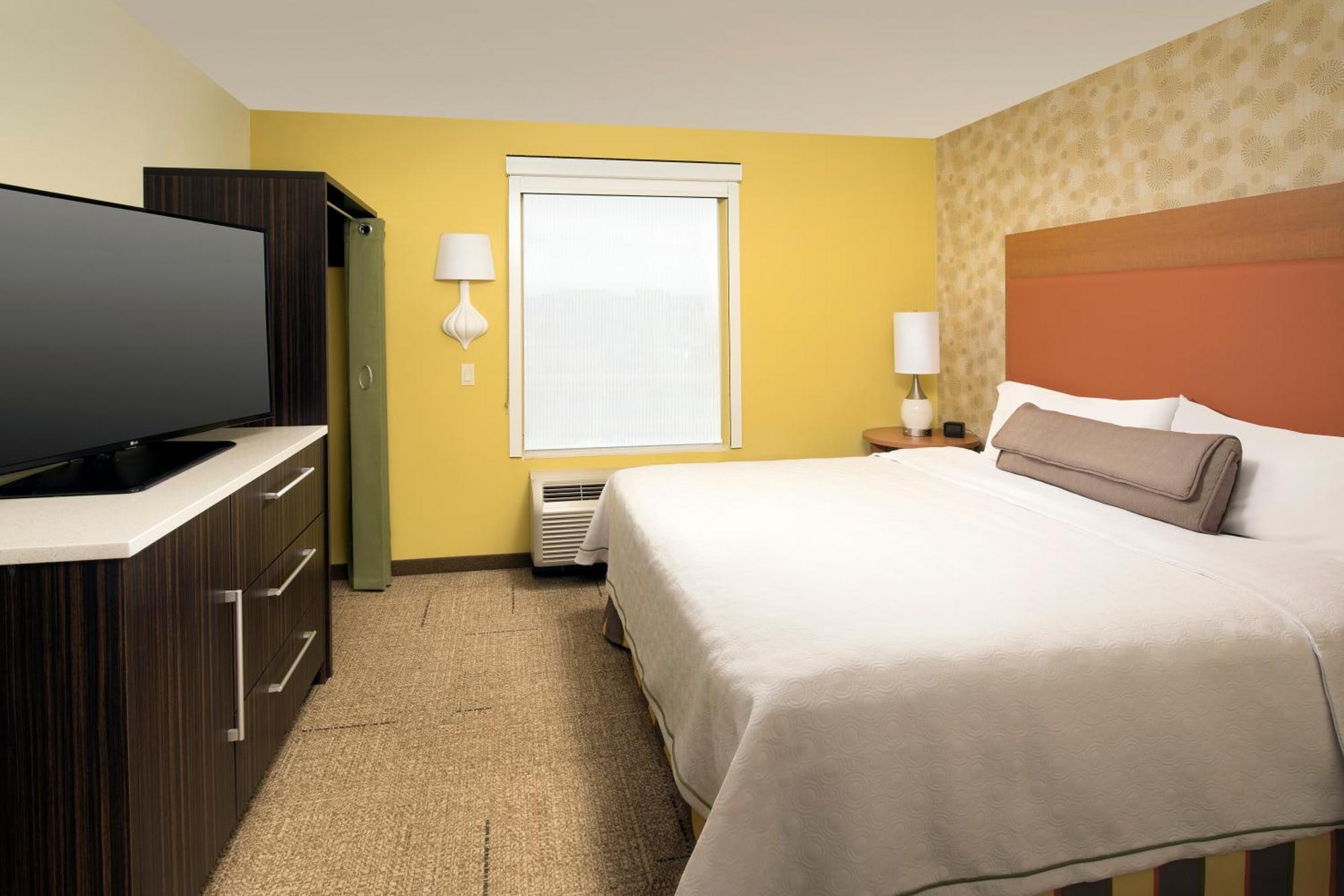 Home2 By Hilton International Airport 3*
